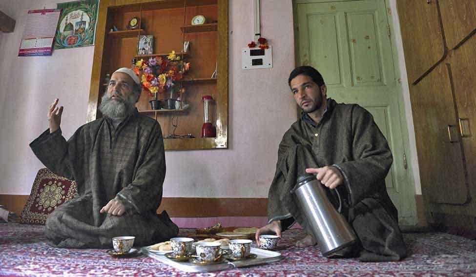 People continue to visit Burhan’s residence on 2nd consecutive day